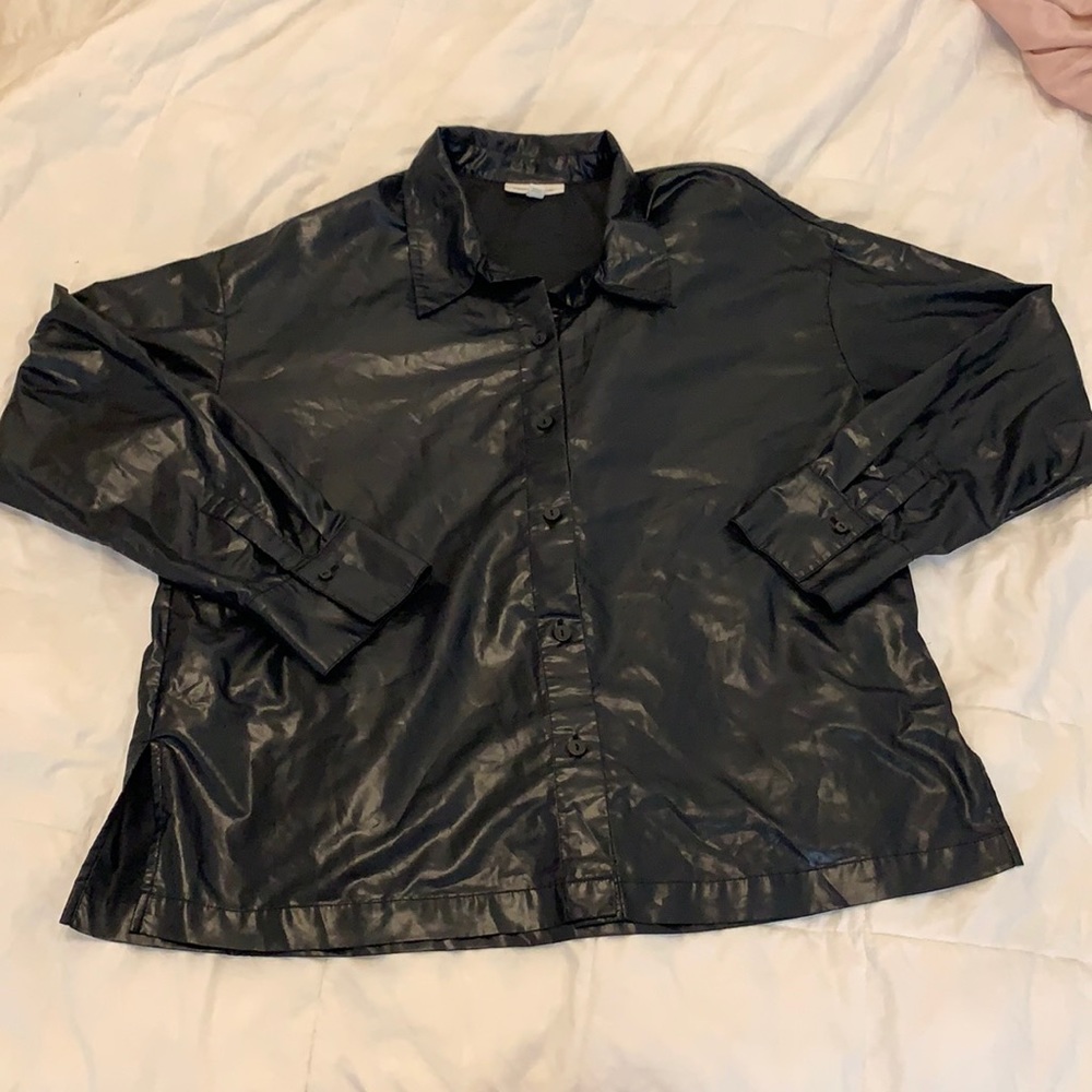 ✨5x$25✨Shiny Finish Long Sleeve Button Up